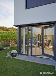 Mit Der Glasfaltwand Sl 35 Schaffen Sie Einen Perfekten Ubergang Zum Garten Schiebetur Aussen Haus Umbau Haus Bauen