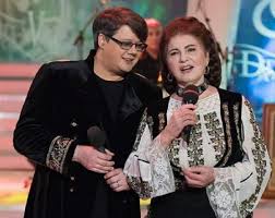 Born in gura vitioarei, prahova county, she had a career as a folk music soloist. Fuego Mesaj EmoÈ›ionant Pentru Irina Loghin Marea ArtistÄƒ A Implinit 82 De Ani Mama Mea AdoptivÄƒ Te Iubesc