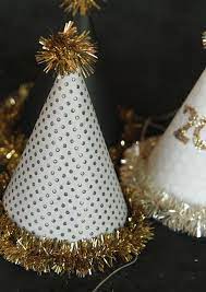 23 Sparkly Nye Hats Headbands To Diy This Weekend New Year S Eve Hats New Years Eve Decorations Diy New Year S Eve
