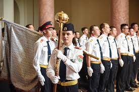 Rendőröket, katonákat, illetve az államigazgatás. Nemzeti Kozszolgalati Egyetem