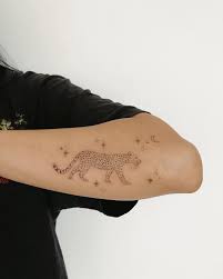 Pin By Sloane Daley On Tattoo Ideas Tattoos Finger Tattoos Tiny Tattoos
