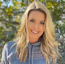 Karlie Collins's Instagram, Twitter & Facebook