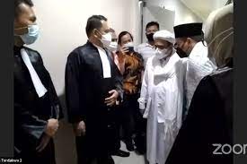 Berikut adalah profil singkatnya yang berhasil kami himpun dari nama lengkapnya adalah habib muhammad rizieq bin hussein shihab atau yang lebih akrab. Hadiri Sidang Online Habib Rizieq Saya Dipaksa Didorong Dan Saya Tidak Ridho Dunia Akhirat