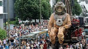 Ce spectacle est présenté pour la première fois à avignon en juillet 1990. Les Geants De Royal De Luxe Vont Deambuler A Montreal En Mai 2017 Nantes Maville Com