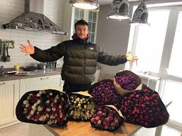 скачать песню все люди как люди а я суперзвезда Pin Ot Polzovatelya Denis Vegruzhenko Na Doske Maks Korzh V 2020 G Prazdnik Krasivye Malchiki Stil