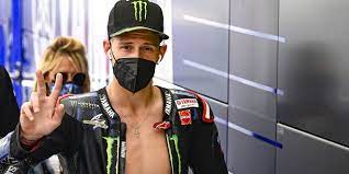 Get all the latest news and updates on fabio quartararo only on news18.com. Fabio Quartararo Erklart Warum Seine Lederkombi Im Rennen Offen War