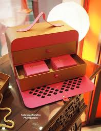 Pop pizza @ mid valley city february 24, 2021. Follow Me To Eat La Malaysian Food Blog Mooncakes Mid Autumn Festival 2017 At Ee Chinese Cuisine Restaurant Moon Cake Box Packaging Design Unique Packaging