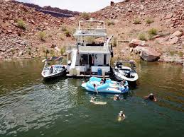 There's no better way to explore the knowing that it's such a popular place to visit, you may want to learn more about this lake's almost everyone who comes to lake powell wants to experience the unique and distinct slot. Anchoring Docking At Powell Malibu Boats General Discussion Area Themalibucrew Com