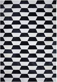 Fantastique tapis rectangulaire noir et blanc qui vous donnera une decoration différente et dont vous pourrez profiter longtemps. Tapis En Peau A Motifs Geometriques Noirs Et Blancs 140x200 Ma Salgueiro Tapis Comtemporain Tapis Tapis Contemporain Tapieu En Peau Peau De Vache Entiereen Tapis Contemporain Tapieu En Peau Peau