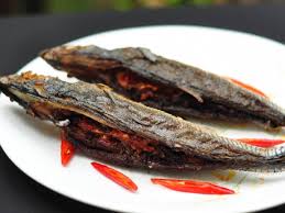 Biasanya ikan cencaru masak cara sambal sumbat, tapi hari ini amoijamu kongsikan resepi yang berlainan sedikit ya. Ikan Cencaru Sumbat Sambal