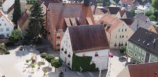It is situated 16 kilometres (9.9 mi) northeast of heidenheim, and 20 kilometres (12 mi) southeast of aalen. Stadt Neresheim Startseite