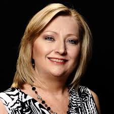 Elizabeth Hinderer (@daisy092405)