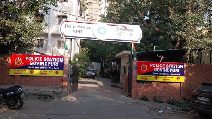 दिल्ली के गोविंदपुरी में आधी रात को गोलियों की तड़तड़ाहट! आशा किरण अपार्टमेंट के पास फायरिंग और चाकूबाजी, 3 लोग घायल