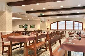 Ouvert en 1970 et rénové en 2015, le café balear propose un menu du jour. Restaurant Xabi Restaurants A Valcarlos Guide Du Pays Basque