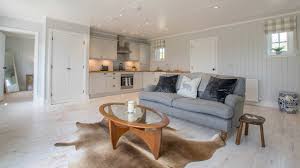 open plan lounge / kitchen area