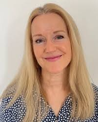 Sarah Hitt's Instagram, Twitter & Facebook