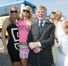 Große auswahl an hochwertigen fotoprodukten. Sex Party Bilder Max Mosley Gefangen Im Netz Von Google Welt