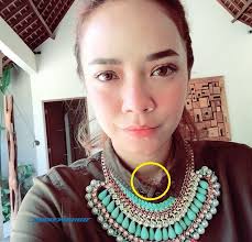 Dia tulis situ bank negara malaysia ialah sebuah bank pusat induk. Segitiga Di Leher Nora Danish Simbol Illuminati Mynewshub