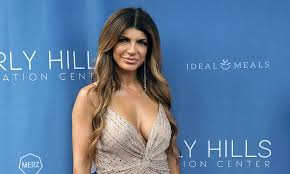 Teresa Giudice Caught Without Her Wedding Ring Amid Cheating Rumors Here S Why She S Not Wearing It With Images Teresa Giudice Teresa Celebrity News