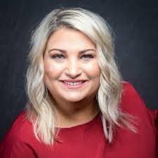 Bobbie Pickering's Instagram, Twitter & Facebook