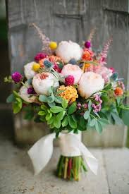 Pampas grass most commonly seen in boho wedding decor, pampas grass is the perfect accent to your fall wedding flowers. Einen Blumenstrauss Selber Binden So Geht Es Schritt Fur Schritt Fall Wedding Bouquets Wildflower Wedding Bouquet Wildflower Bouquet