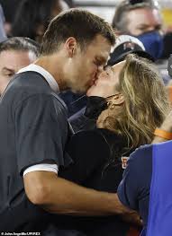 And he has also kissed his father, tom sr., on the lips before. Gisele Bundchen Kisses Husband Tom Brady After His Momentous Seventh Super Bowl Win Daily Mail Online
