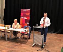 Von august 2012 bis zu seiner versetzung in den einstweiligen ruhestand im november 2018 war er präsident des bundesamtes für verfassungsschutz (bfv). Hans Georg Maassen So Sieht Unser Ex Verfassungsschutz Prasident Die Sicherheitslage 330 Gaste Der Frauen Union Der Cdu In Garath Spendeten Stehend Beifall Dusseldorf Blog