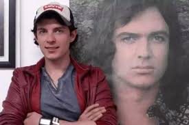 Camilo Blanes preocupa tras publicar foto topless