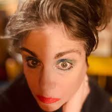 Laura Dever Rasher (@frecklenerd) • Threads, Say more