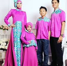 Contoh baju copel ayah ibu waktu acara lamaran anak. Baju Couple Lebaran Keluarga Besar Nusagates