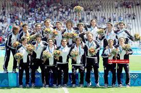 Argentina hizo historia en los juegos olímpicos de atenas 2004 y derrotó a usa en semifinales para después hacerse. 2004 El Titulo Que Faltaba El Grafico