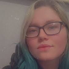 Lauren Eames's Instagram, Twitter & Facebook