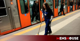 «ta nea» αποκαλύπτουν την άγνωστη μέχρι σήμερα δικογραφία της επίθεσης με καυστικό υγρό η οποία συνδέθηκε με επιχειρηματικά συμφέροντα και παραμένει μέχρι σήμερα ανεξιχνίαστη! Kwnstantina Koyneba Ayth H Epi8esh Me Bitrioli Den E3ixniasthke Pote