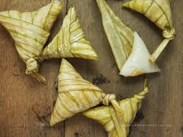 Qqisfood industries membuat dan memasarkan produk makanan frozen khusus membuat ketupat dan rendang frozen. Ketupat Palas