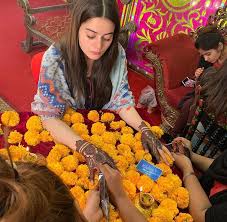 As applying mehndi has become more trendy nowadays, girls don't. Aiman Khan Mehndi Preparations Exclusive Pictures Videos Reviewit Pk