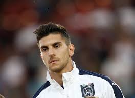 An italian professional footballer, lorenzo pellegrini plays for serie a club roma and the italy national team as the midfielder. Juvefc A Twitter Juventus Are Close To A Deal For Lorenzo Pellegrini The Player Has Been Courted By Marotta Paratici Juve Are Convinced By The Tactical Flexibility Technique Of The