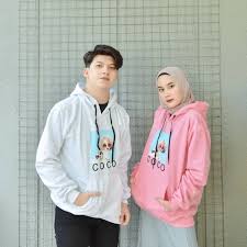 Tak terkecuali dengan baju muslim batik couple yang menghadirkan busana dengan gaya casual maupun formal sekaligus menambahkan kombinasi kain menarik ke dalam baju batik. Jual Baju Couple Sahabat Wanita Lengan Panjang Terbaru Lazada Co Id