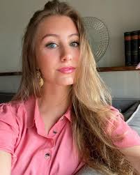 Hi there, my name is Beth. I'm 37 and am from Benoni. White chocolate only  please 🙏 And please don't contact if you are in any type of relationship!