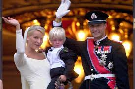 Die hochzeit von charles, prince of wales, und camilla parker bowles fand am 9. Abstimmung Welches War Die Schonste Royale Hochzeit Panorama Fotogalerien Badische Zeitung
