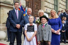 Ausgerechnet seine tochter erlaubt sich nun aber eine. Bayern De Ministerprasident Dr Markus Soder Mdl Prinz Charles Und Herzogin Camilla Und Karin Baumuller Soder Am Max Joseph Platz In Munchen Facebook