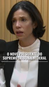 Nascida em Palermo, Itália, Gabriella Pace cresceu no bairro paulistano de  Moema. No ano passado completou 25 anos de carreira artística, trajetória  incentivada pelos pais e avós, também músicos. Na adolescência cogitou
