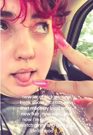 mel/miles 🌷 (@milezintheselouboutins)