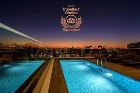 • exista hoteluri unde copilul pana la 12 ani este acceptat sa doarma in pat cu parinti si astfel are gratuitate la cazare sau o reducere foarte mare. Form Hotel Dubai A Member Of Design Hotels Dubai PreÈuri Actualizate 2021