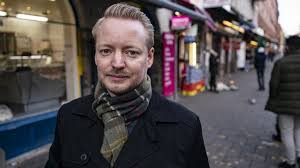 Jun 17, 2021 · samtidigt kräver det moderata oppositionsrådet torbjörn tegnhammar att frida trollmyr avgår. Mbnb8pgli2frim