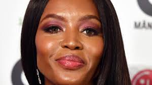 Neben dieser schleichenden ausgrenzung komme noch eine geringere bezahlung schwarzer models hinzu. Naomi Campbell Ich Bin In Plastik Pvc Eingehullt Ich Finde Das Sexy Welt