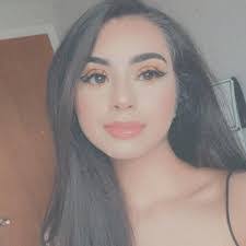 Daisy Pina's Instagram, Twitter & Facebook