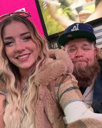 Nicole Darling's Instagram, Twitter & Facebook