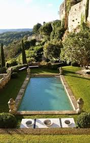 Belle Piscine Et Beau Jardin Backyard Pool Mediterranean Garden Swimming Pool Designs