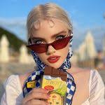 Kate Herr's Instagram, Twitter & Facebook