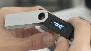 After downloading and installing the bitcoin app, run it and enter the required pin after which you can opt to create a bitcoin address if you don't already have one. Ledger Nano S So Sicherst Du Bitcoin Co Auf Dem Hardware Wallet